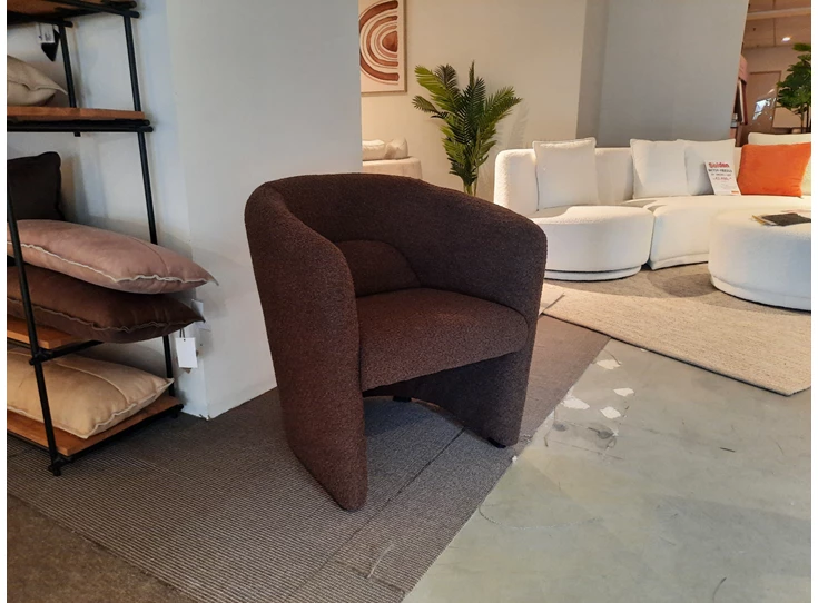 Fauteuil Clip toonzaalmoddel schuin.jpg