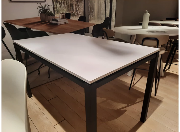 Tafel Vicenza toonzaalmoddel.jpg