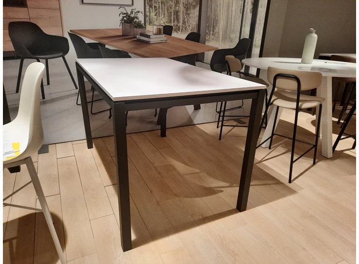 Tafel Vicenza toonzaalmoddel tafel.jpg
