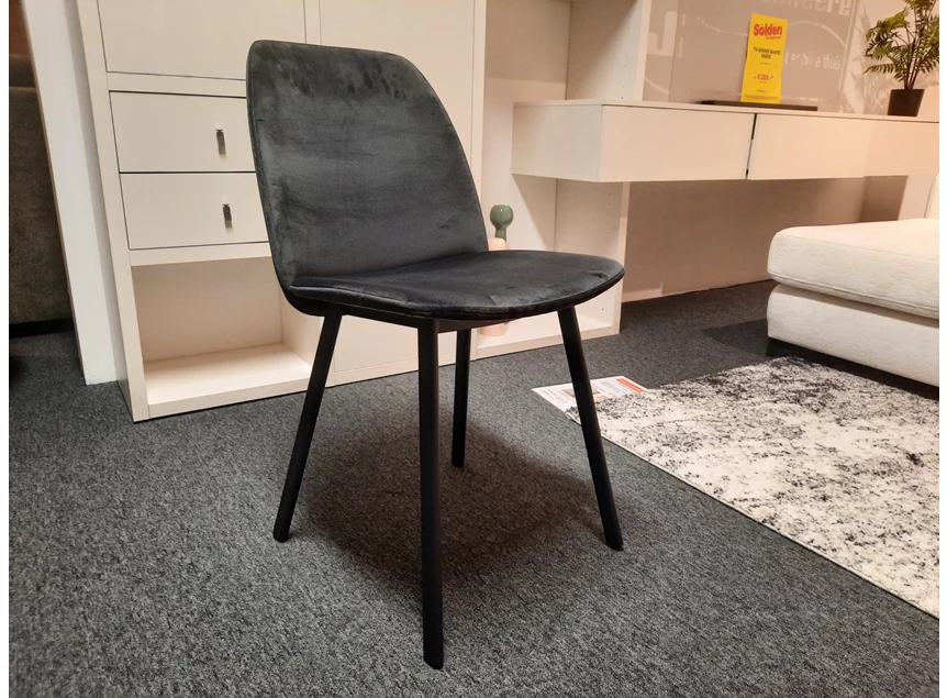 Stoel Olivia toonzaalmoddel.jpg