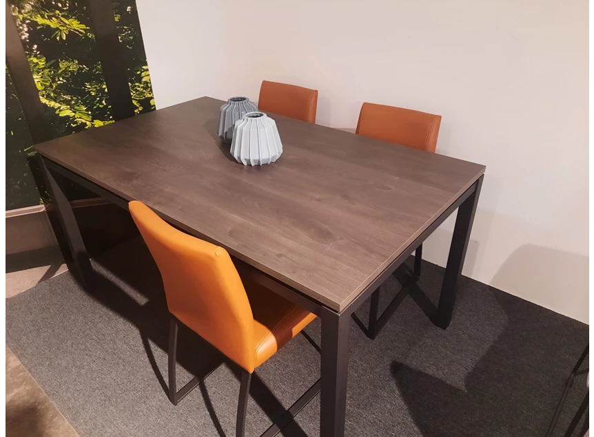 Tafel Vicenza toonzaalmoddel minnesota oak bovenkant.jpg