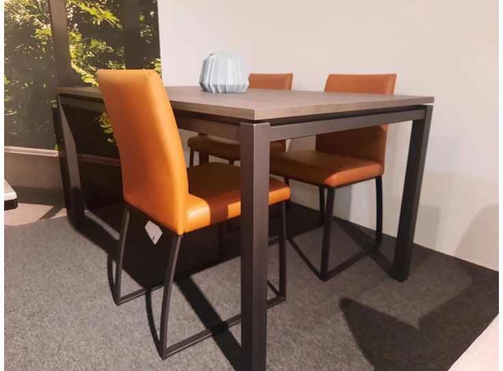 Tafel Vicenza toonzaalmoddel minnesota oak.jpg
