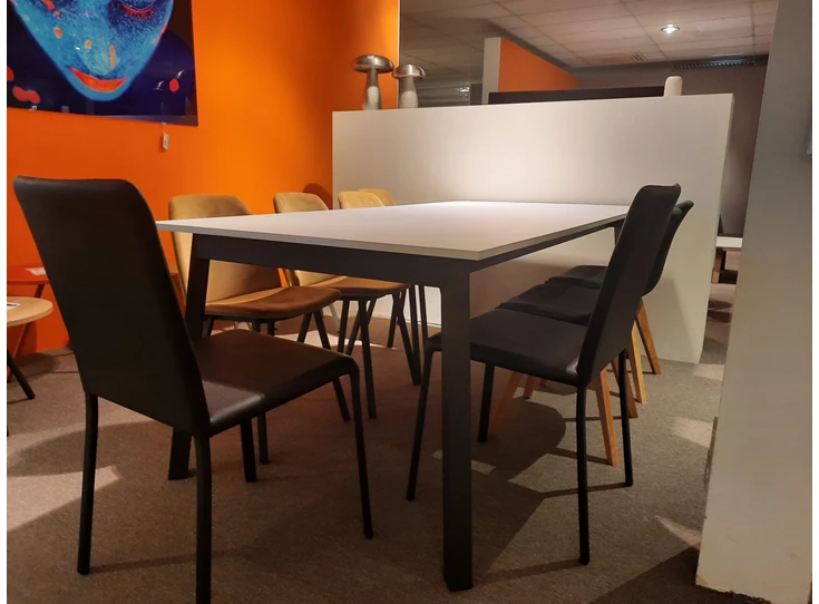 Tafel Victoria toonzaalmoddel.jpg