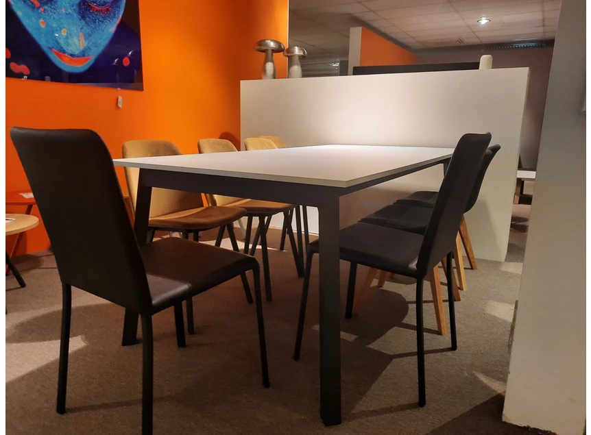 Tafel Victoria toonzaalmoddel.jpg