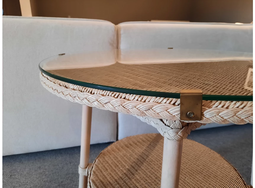 Tafeltje Jersey toonzaalmoddel 2854 detail glazen tafelblad.jpg