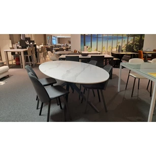 Toonzaalmodel Ovale eettafel