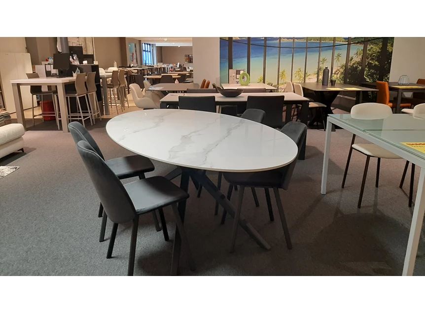 Toonzaalmodel Ovale eettafel