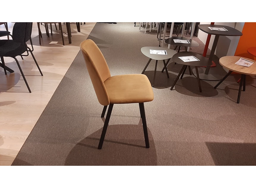 Toonzaalmodel stoelen Olivia x4 (Cognac) zijkant