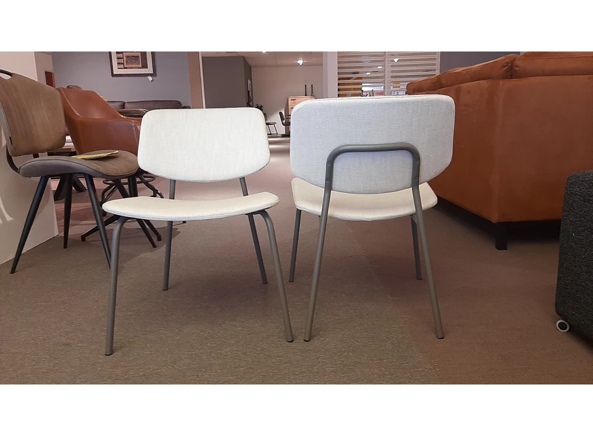 Toonzaalmodel stoel Lago-Esych achterkant