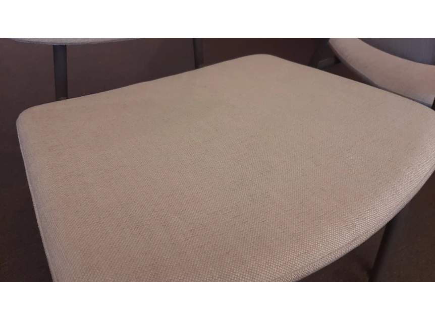 Toonzaalmodel stoel Lago-Esych close-up zitblad