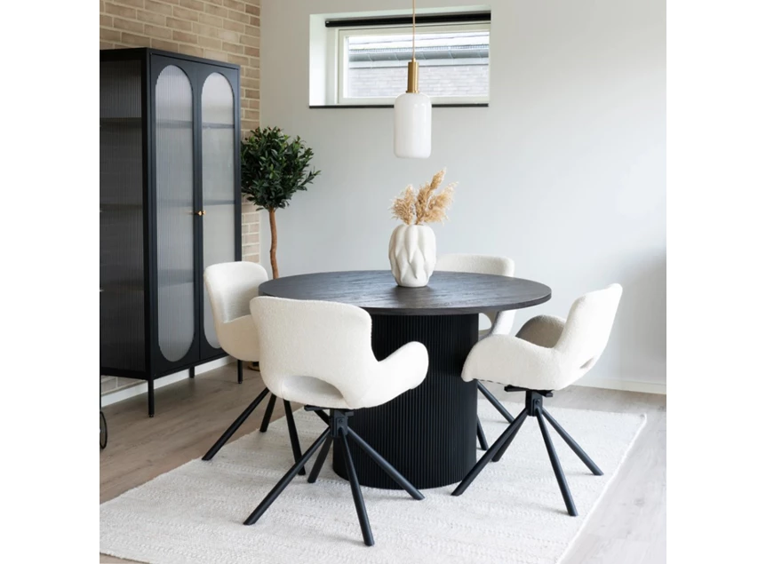 Draaistoel Amorim schuin Bouclé off white en zwarte swivel poot Sfeerbeeld