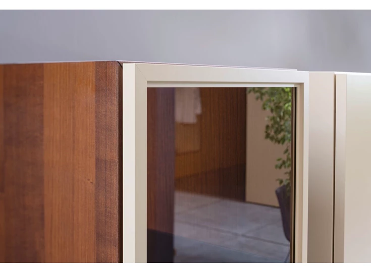 Bovenkant Barkast met vitrine Cubo opstelling 209 combi matte lak en hout Sudbrock