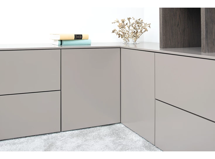 Detail Tv-kast Cubo in hoek opstelling 85 matte lak en hout Sudbrock