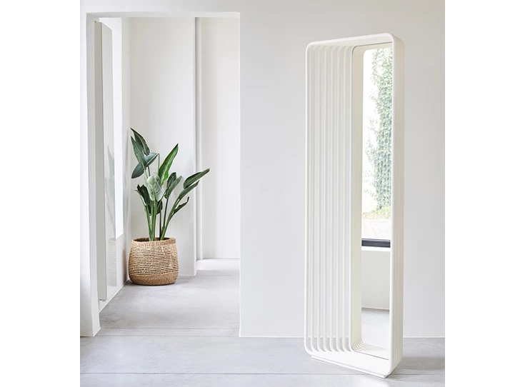 Sfeerfoto gedraaid Spiegel Echo White 2907.470 vrijstaand Deknudt Mirrors