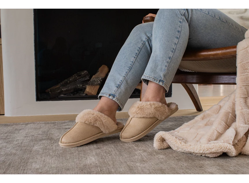 Snuggs suede pantoffels- 38/39- beige- sfeerbeeld