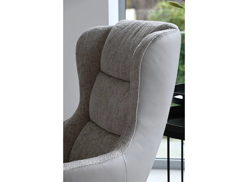 Fauteuil Gilbert op draaivoet in stof detail rug.jpg