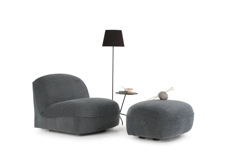 Bijzetzetel met poef Lala Moome by Indera schuin voor.jpg