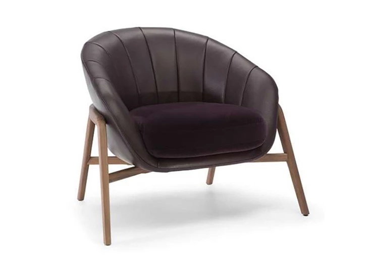 Bijzetzetel Cassia Natuzzi Italia schuin voorkant.jpg