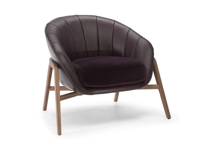 Bijzetzetel Cassia Natuzzi Italia schuin voorkant.jpg