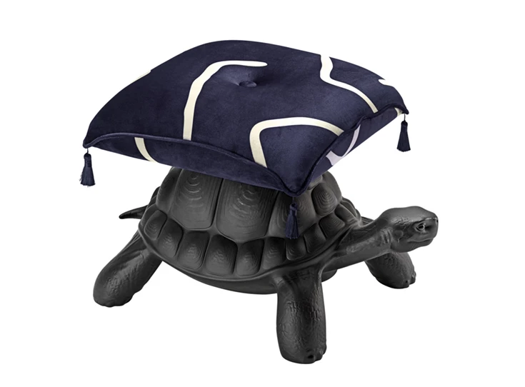 Hocker Turtle Carry Pouf Black Qeeboo 36005BL .jpg