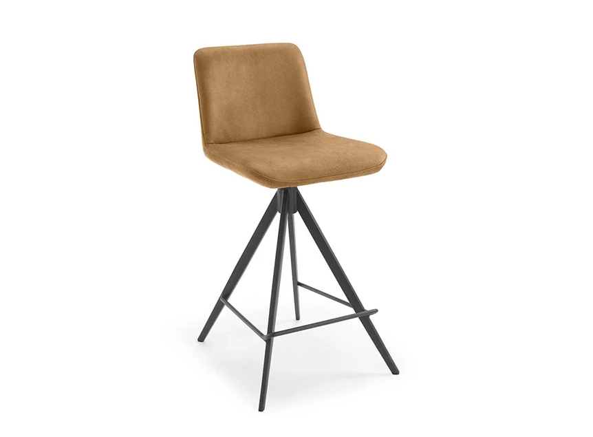 M1002759 Barstoel Universal 6460-BC Bull 16 Caramel schuin voor.jpg