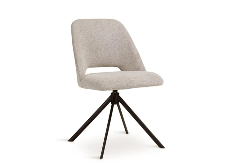 Stoel Omis draaibaar in stof naturel schuin voor.jpg