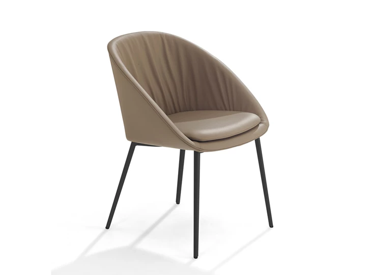 Armstoel Dan 4 poot Draenert schuin voor.jpg