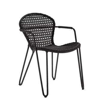 Armstoel Fizz zwart tuinstoel Joli schuin voor.jpg