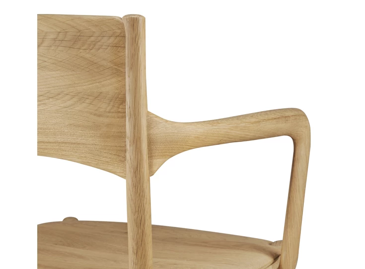 Detail Armstoel Oak Pi Dining Chair with armrest 51340 Ethnicraft