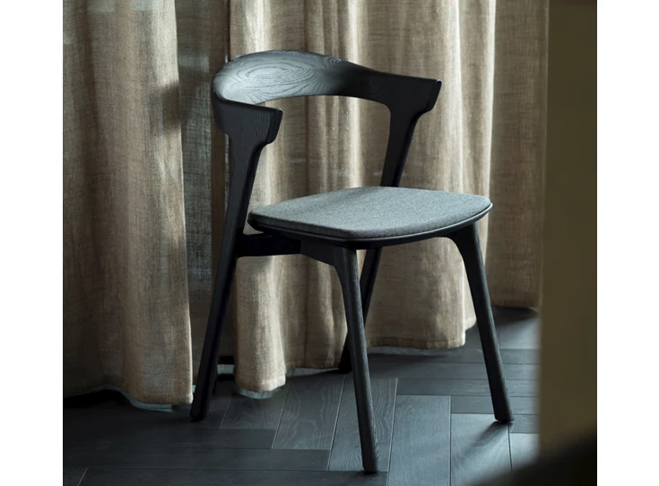 Vrijstaand Armstoel Oak Bok Black Dining Chairs Soft Black Fabric 51485 Ethnicraft