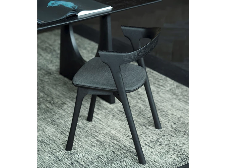 Sfeerfoto Armstoel Oak Bok Black Dining Chairs Soft Black Fabric 51485 Ethnicraft