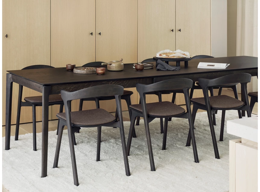 Zijkant sfeerfoto Armstoel Oak Bok Brown Dining Chairs Warm Brown Fabric 51484 Ethnicraft