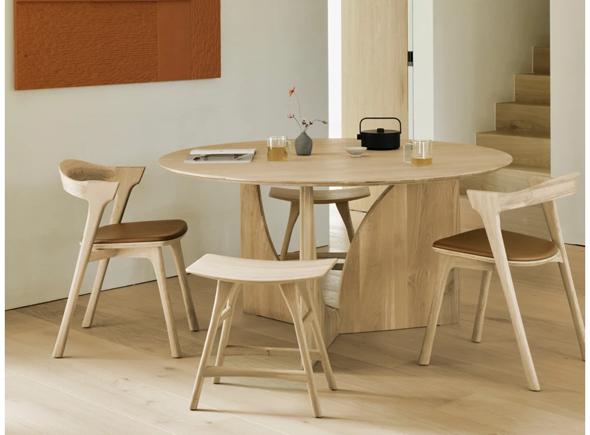 Sfeerfoto Eettafel Oak Geometric Dining Table 53067 Ethnicraft