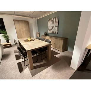 Eetkamer Baregio toonzaalmodel