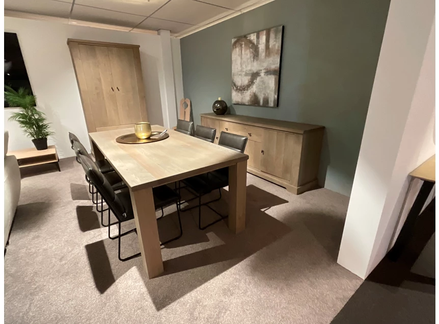 Eetkamer Baregio toonzaalmodel