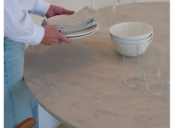 Detail Eettafel Dining table Omega Lizea marmer travertin Haans Interior