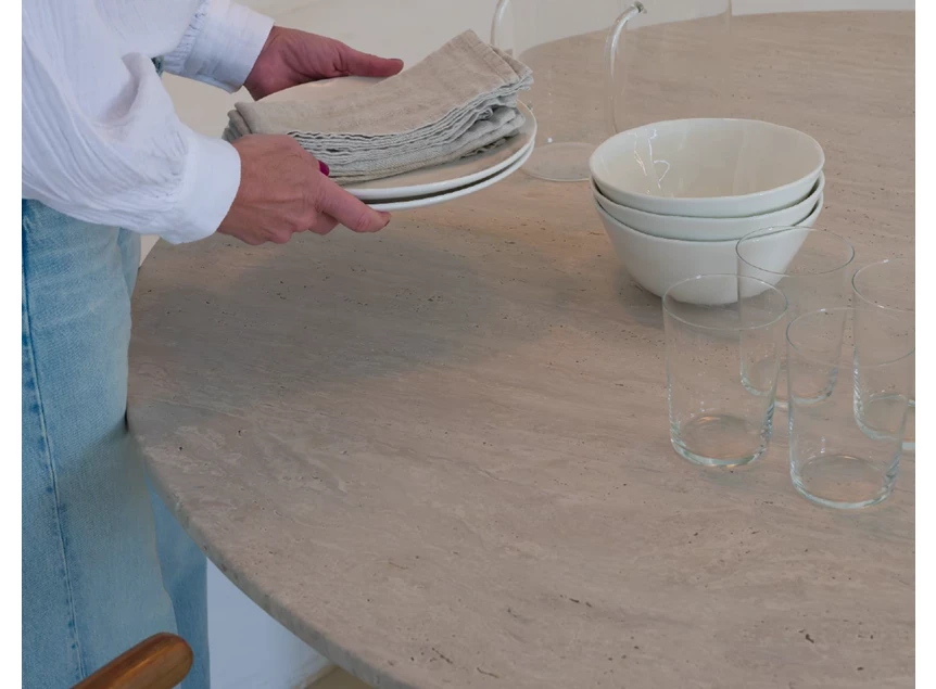 Detail Eettafel Dining table Omega Lizea marmer travertin Haans Interior