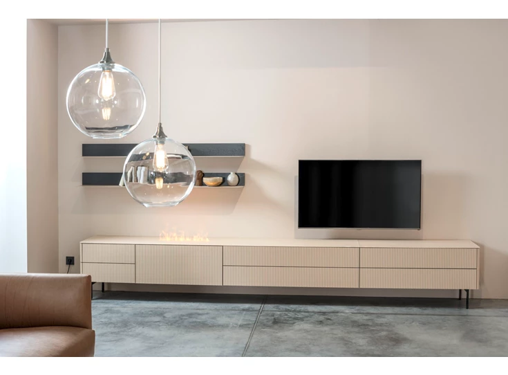 Tv-kast Goya op poten matte lak rasterfront haard opstelling 79 Sudbrock