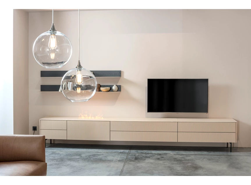 Tv-kast Goya op poten matte lak rasterfront haard opstelling 79 Sudbrock