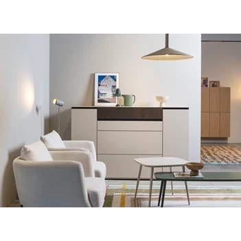 Hoge dressoir Cubo staand matte lak beige opstelling 237 Sudbrock