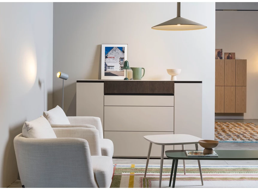 Hoge dressoir Cubo staand matte lak beige opstelling 237 Sudbrock