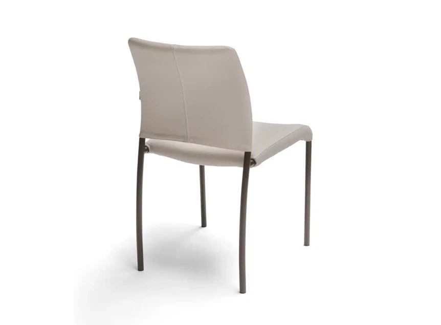 Achterkant Stoel Amore leder greige Bree's New World