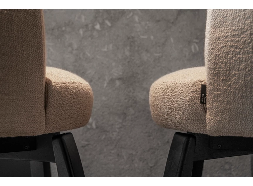 Zijkant Hoge barstoel Chumo stof beige houten poot Passe Partout