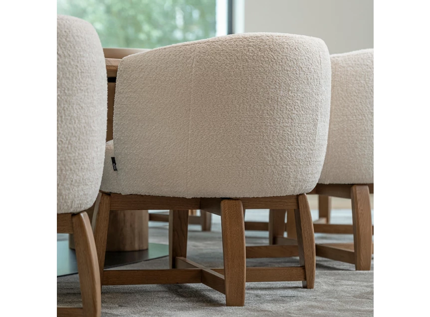 Zijde Low Dining Chair Chabby stof beige houten poot Passe Partout