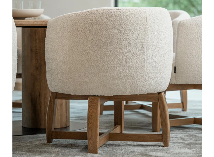 Achterkant Low Dining Chair Chabby stof beige houten poot Passe Partout