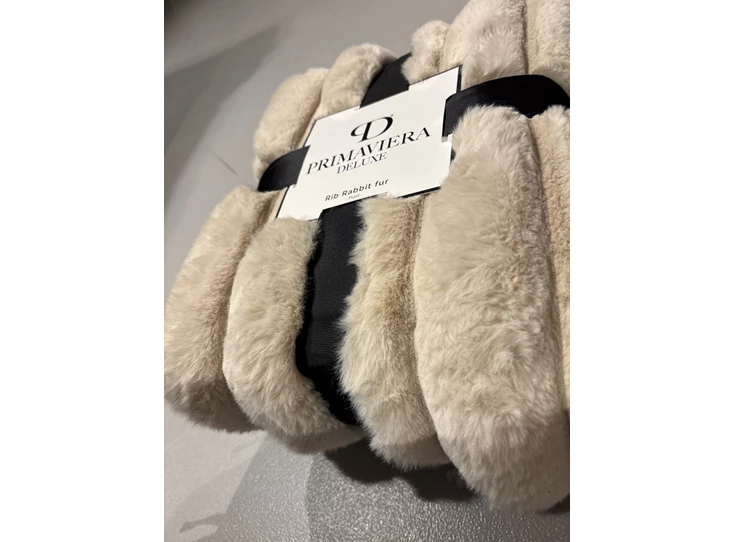 Rib rabbit fur plaid- zand- 150*200- detail