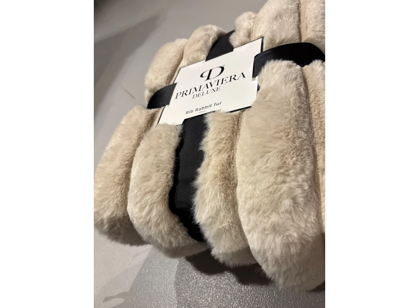 Rib rabbit fur plaid- zand- 150*200- detail