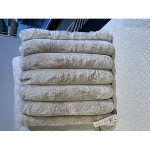 Rib rabbit fur sierkussen- zand- 50*50