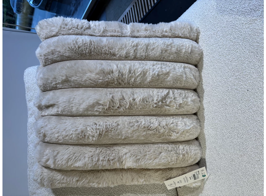 Rib rabbit fur sierkussen- zand- 50*50