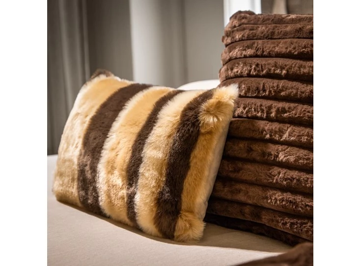 Cleo sierkussen- chocolate martini- 30x50cm- sfeerbeeld1